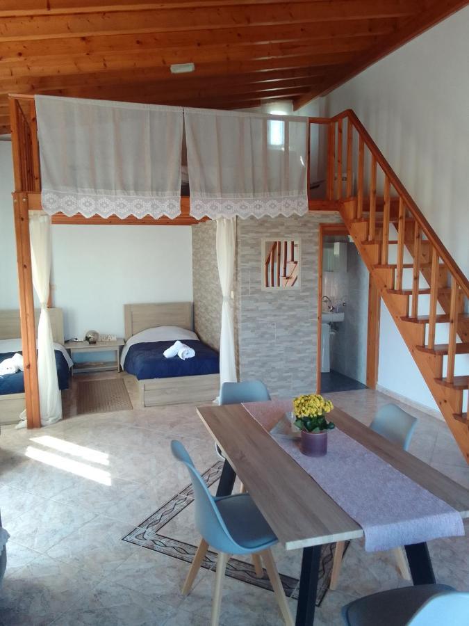 Studios Στουσ Πυργουσ Θερμησ Mytilene Ngoại thất bức ảnh